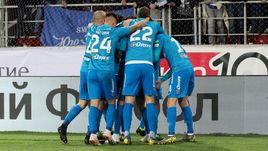 17 марта. Москва. "Спартак" – "Зенит" – 1:1. Игроки "Зенита" празднуют гол.