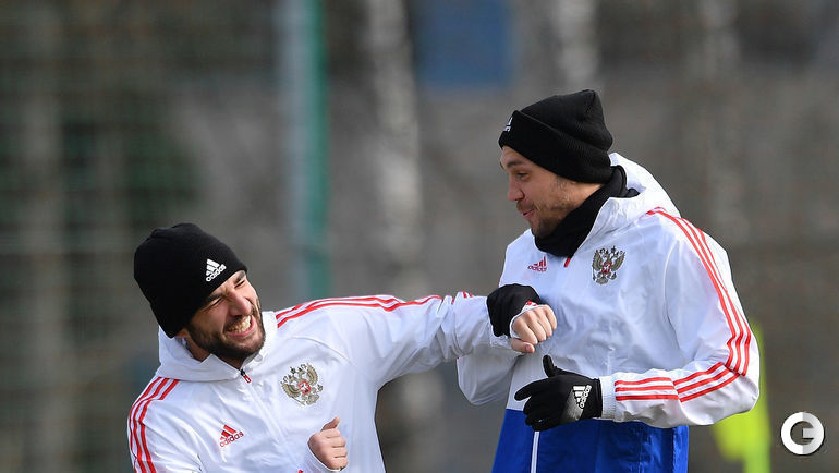 18 марта. Новогорск. Георгий Джикия и Артем Дзюба после матча "Спартак" - "Зенит" встретились на тренировке сборной России.