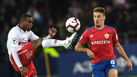 23 сентября 2018 года. Москва. ЦСКА - "Спартак" - 1:1. Фернанду (слева) против Николы Влашича.