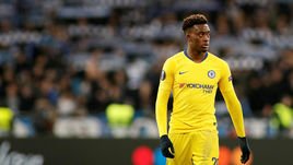 14 марта. Киев. "Динамо" К - "Челси" - 0:5. Полузащитник гостей Каллум Хадсон-Одои подвергся оскорблениям со стороны болельщиков "Динамо".