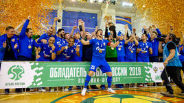 Югорск с кубком не расстался