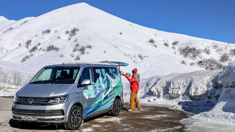 Один из самых известных серферов, путешественник и амбассадор марки Volkswagen Коммерческие автомобили в России Сергей Расшиваев. Один из самых известных серферов, путешественник и амбассадор марки Volkswagen Коммерческие автомобили в России Сергей Расшиваев.