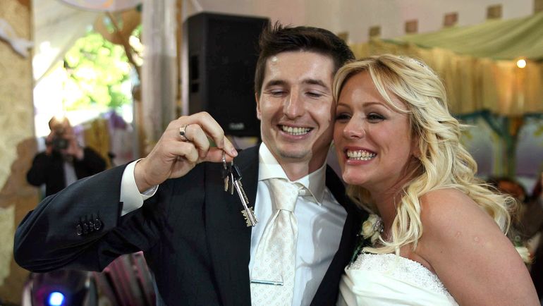 Юлия Началова и Евгений Алдонин в день свадьбы 1 июня 2006 года. Фото ТАСС Юлия Началова и Евгений Алдонин в день свадьбы 1 июня 2006 года. Фото ТАСС