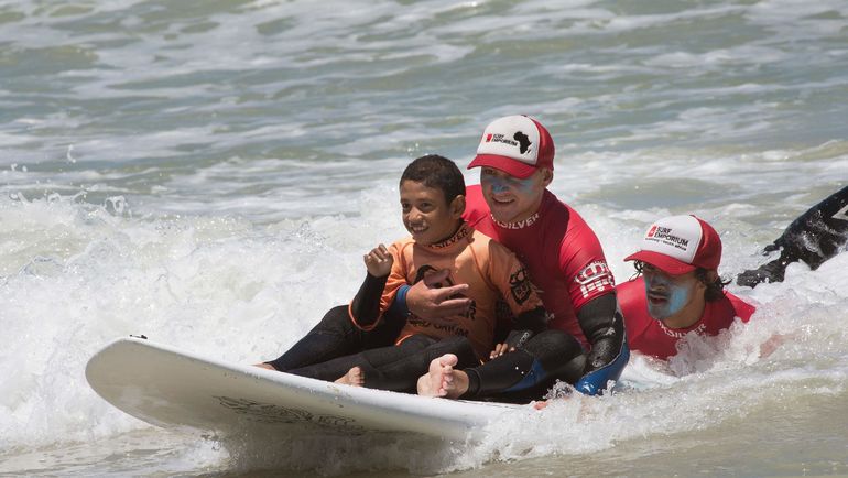 Хорошие инструкторы помогут вам быстрее встать на доску. Фото REUTERS Хорошие инструкторы помогут вам быстрее встать на доску. Фото REUTERS