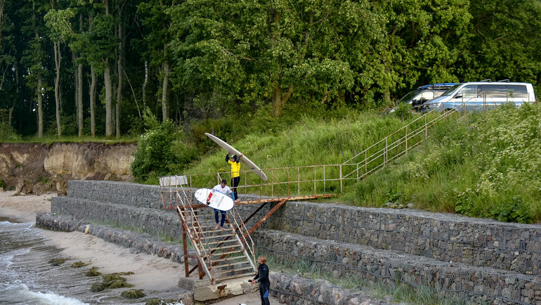 Один из самых известных серферов, путешественник и амбассадор марки Volkswagen Коммерческие автомобили в России Сергей Расшиваев. Один из самых известных серферов, путешественник и амбассадор марки Volkswagen Коммерческие автомобили в России Сергей Расшиваев.
