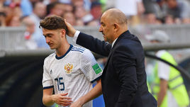 Алексей Миранчук и Станислав Черчесов.