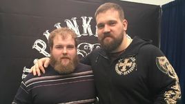 Василий Камоцкий (слева) и легенда пауэрлифтинга Кирилл Сарычев.