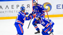 21 марта. Санкт-Петербург. СКА - "Локомотив" - 5:4 ОТ. Динар Хафизуллин празднует победную шайбу.