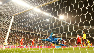 21 марта. Брюссель. Бельгия – Россия – 3:1. Третий гол хозяев в ворота Гильерме - от Эдена Азара.