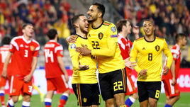 21 марта. Брюссель. Бельгия - Россия - 3:1. 88-я минута. Насер Шадли (№ 22) поздравляет Эдена Азара с голом.