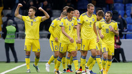 21 марта. Астана. Казахстан - Шотландия - 3:0. Футболисты казахской сборной празднуют забитый мяч.