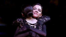 Алина Загитова и Евгения Медведева (справа) на ЧМ.