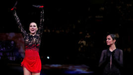 22 марта. Сайтама. Алина Загитова (в центре), Евгения Медведева (справа) и Элизабет Турсынбаева.