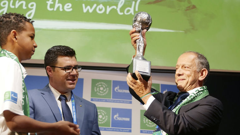 Вальтер Фельдман получил Кубок Девяти ценностей. Вальтер Фельдман получил Кубок Девяти ценностей.