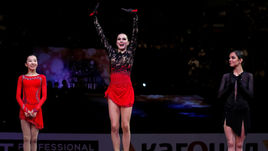 22 марта. Сайтама. Элизабет Турсынбаева, Алина Загитова и Евгения Медведева (слева направо).