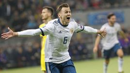 24 марта. Нур-Султан. Казахстан - Россия - 0:4. Денис Черышев после одного из забитых мячей.