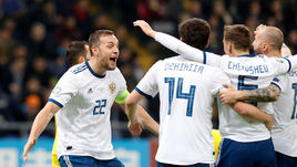 24 марта. Нур-Султан. Казахстан - Россия - 0:4. Россияне празднуют третий забитый мяч.