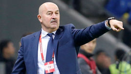 24 марта. Нур-Султан. Казахстан - Россия - 0:4. Станислав Черчесов во время матча.