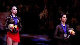 22 марта. Сайтама. Алина Загитова (слева) и Евгения Медведева.