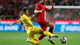 22 марта. Лиссабон. Португалия - Украина - 0:0. Жуниор Мораес (слева) против Рубена Диаса.