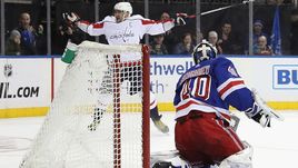 3 марта. Нью-Йорк. "Рейнджерс" - "Вашингтон" - 2:3 Б. Вратарь хозяев Александр Георгиев бросил клюшку во время буллита Александра Овечкина, из-за чего судьи засчитали гол, хотя шайба не попала в ворота.