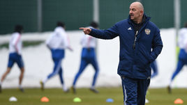 Главный тренер сборной России Станислав Черчесов.