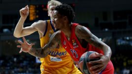 29 марта. Мытищи. Химки – ЦСКА – 72:80. Форвард армейцев Уилл Клайберн в атаке.