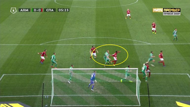 На 6-й минуте арбитр Сергей Лапочкин назначил пенальти в ворота хозяев поля после падения в их штрафной Зе Луиша. На 6-й минуте арбитр Сергей Лапочкин назначил пенальти в ворота хозяев поля после падения в их штрафной Зе Луиша.