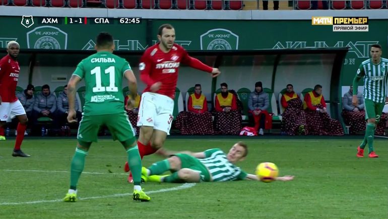 На 63-й минуте Лапочкин удалил Семенова за второе предупреждение. На 63-й минуте Лапочкин удалил Семенова за второе предупреждение.