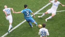 31 марта. Санкт-Петербург. "Зенит" - "Оренбург" - 3:1. Сердар Азмун в окружении соперников.