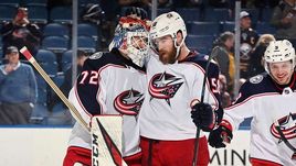 Сергей Бобровский (слева) и Давид Савар.