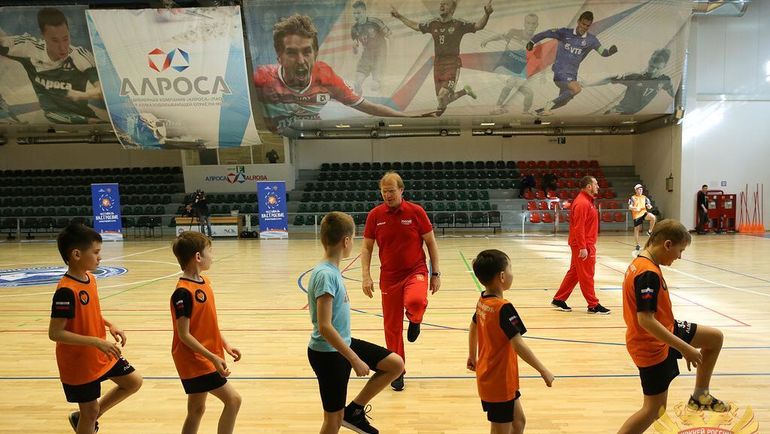 Звезды показали, как правильно тренироваться “на земле”. Звезды показали, как правильно тренироваться “на земле”.