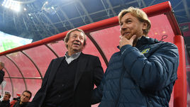 Победа в Кубке России одна из приоритетных задач главного тренера "Локо" Юрия Семина (слева) и его визави из "Ростова" Валерия Карпина.