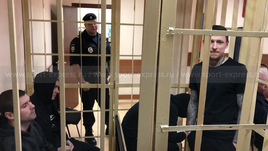 3 апреля. Москва. Александр Протасовицкий, Кирилл Кокорин, Александр Кокорин и Павел Мамаев в камере перед началом заседания суда.