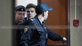 3 апреля. Москва. Александр Кокорин в здании суда.