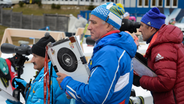 "Летом думали: "Е-мое, с ними – на Кубок мира?" Потом мнение поменялось". Гурьев – откровенно о прошедшем биатлонном сезоне