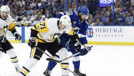 Никита Кучеров (справа) и Евгений Малкин.