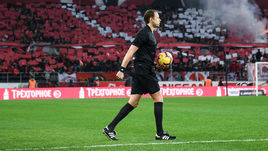 Арбитр Еськов устал и угадывал. Мешков справился с дерби