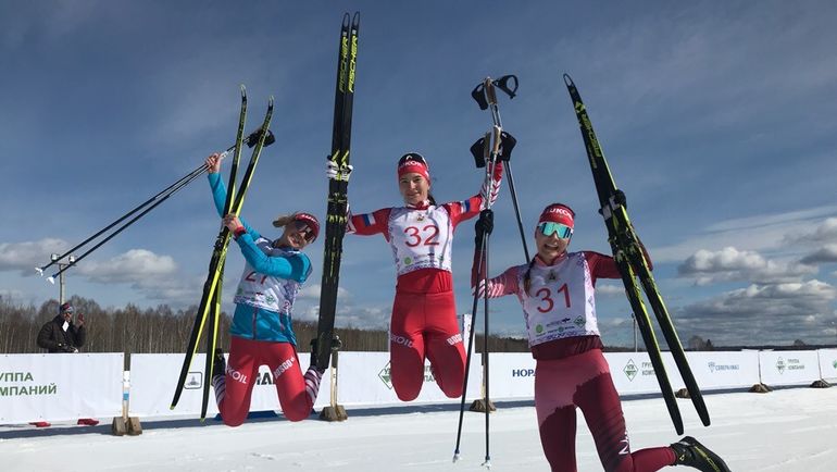 Наталья Непряева (в центре) бежала в Малиновке все гонки. Фото flgr.ru Наталья Непряева (в центре) бежала в Малиновке все гонки. Фото flgr.ru