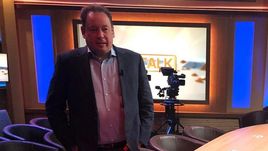 Леодин Слуцкий в студии перед началом программы PepTalk.