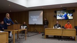 Ларри Нассер в зале суда.