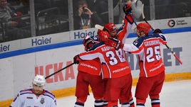 9 апреля. Москва. ЦСКА - СКА - 3:1. Армейцы празднуют шайбу Антона Слепышева.