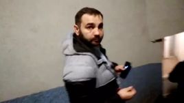 Так выглядел Виталий Соловчук в октябре после выхода из больницы перед очной ставкой с задержанными игроками.