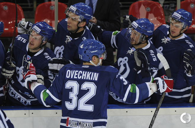 ОВЕЧКИН ЗАБИЛ ГОЛ "НЕФТЕХИМИКУ" НА ГЛАЗАХ У РОДИТЕЛЕЙ