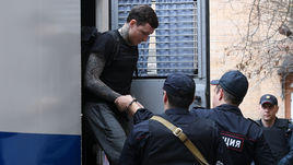 12 апреля. Москва. Павел Мамаев доставлен на заседание суда.