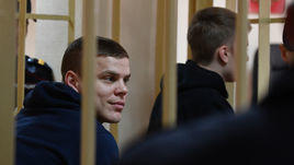 Александр (слева) и Кирилл Кокорины на заседании суда.