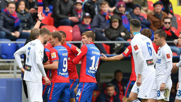 13 апреля. Москва. ЦСКА – "Оренбург" – 2:3. 25-я минута. Главный арбитр матча Сергей Лапочкин удаляет Мариу Фернандеса.