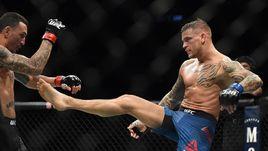 13 апреля. Атланта. Дастин Порье (справа) победил Макс Холлоуэя.