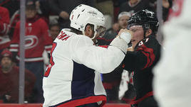 16 апреля. Роли. "Каролина" - "Вашингтон" - 5:0. Александр Овечкин в драке против Андрея Свечникова.