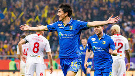 14 апреля. Ростов-на-Дону. "Ростов" - "Спартак" - 2:1. Радость автора победного гола Элдора Шомуродова.